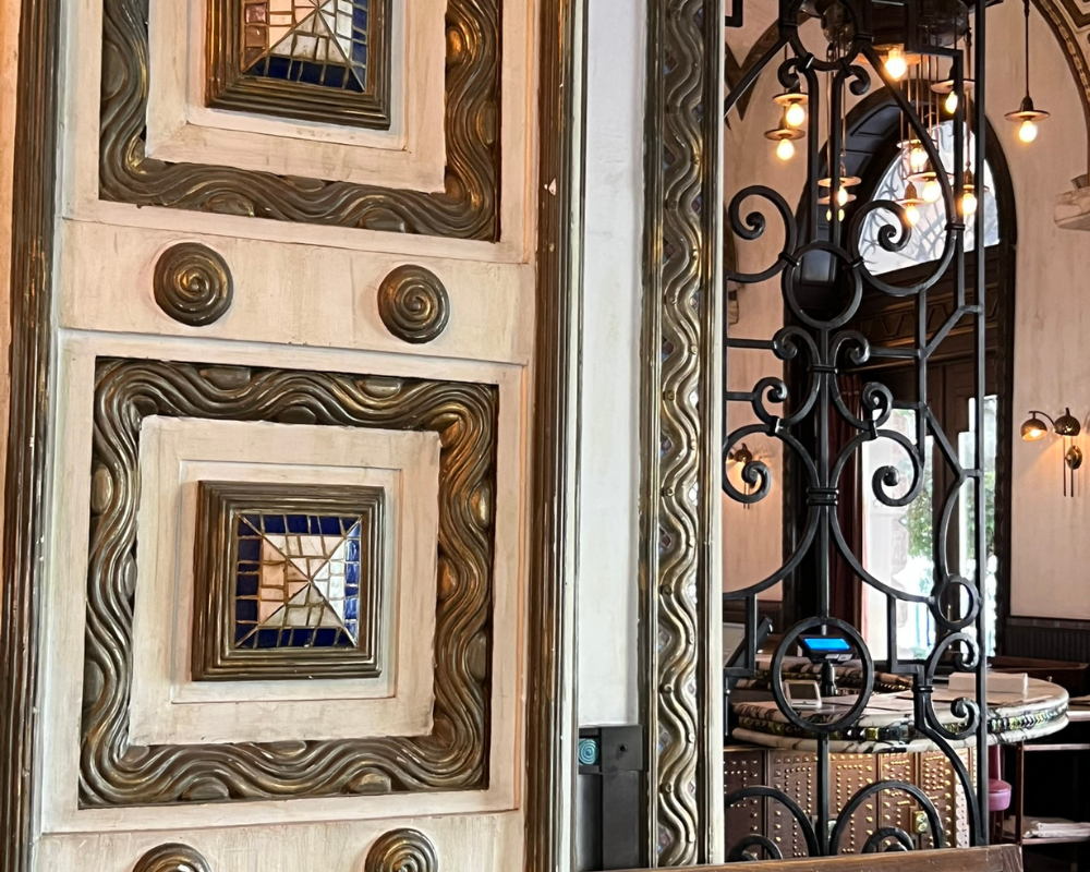 Esküvő elegáns helyszínen Esküvő art deco stílusban