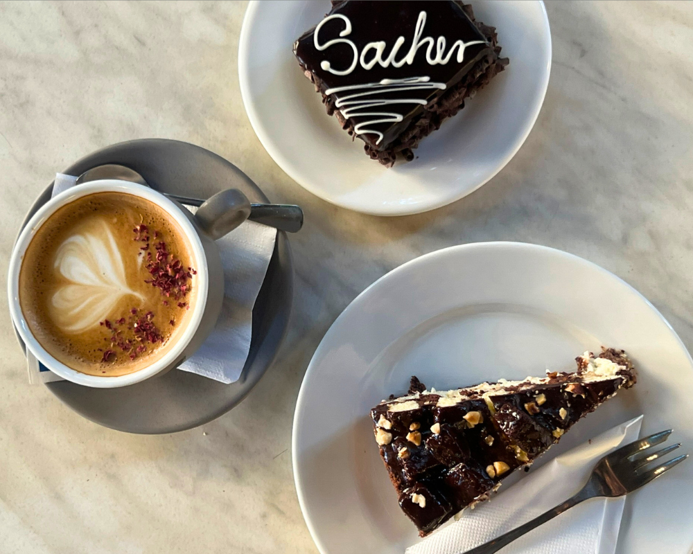 Callas Café & Restaurant süteményei és kávéi