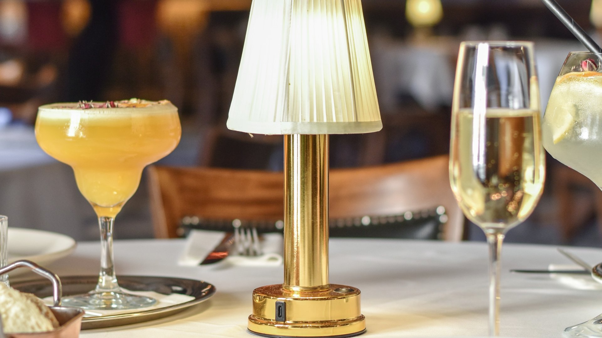 Elegant Christmas corporate dinner restaurant in central Budapest with style and charm Elegant Christmas corporate dinner restaurant in central Budapest with style and charm