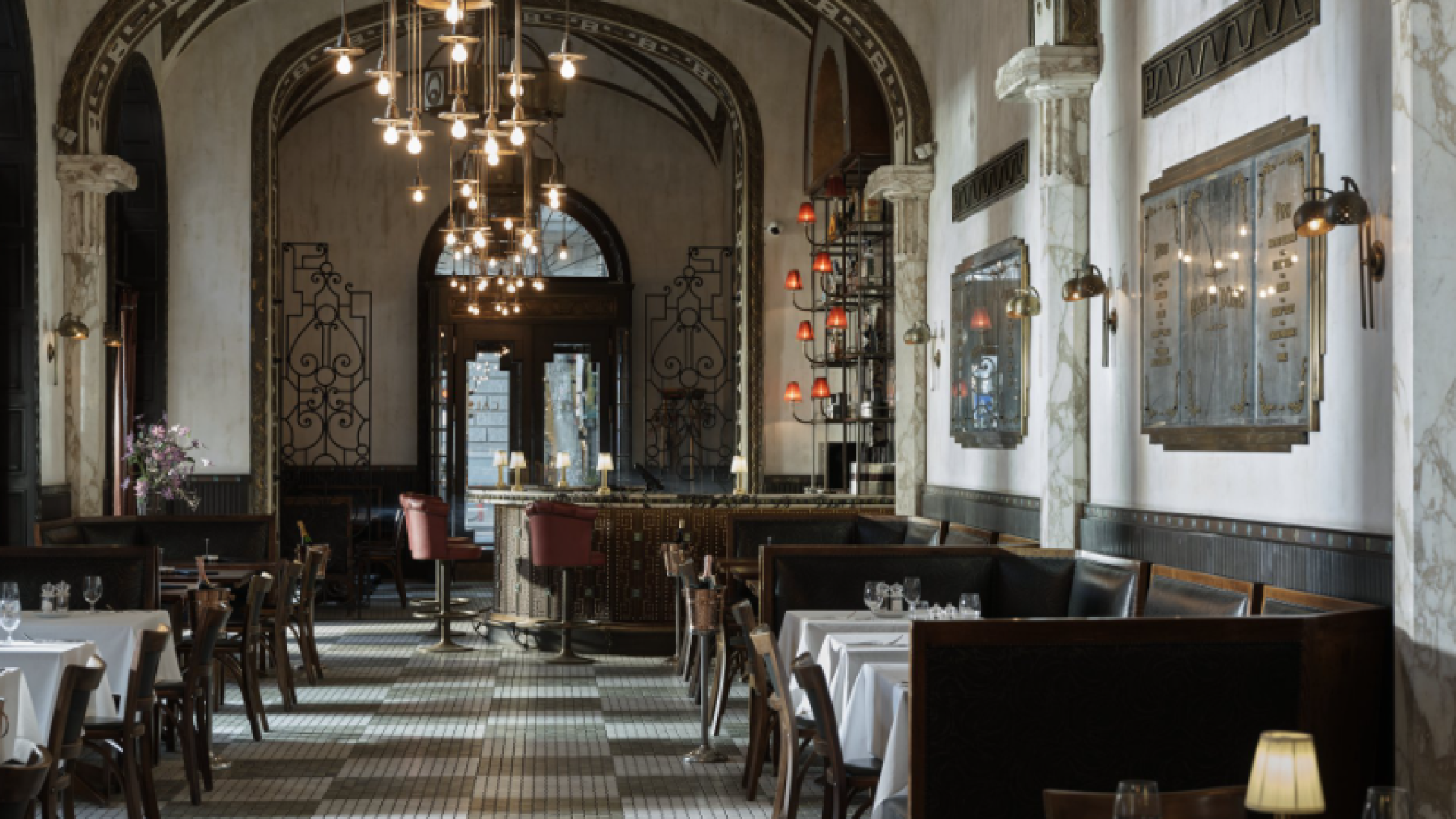 Restaurant in a heritage building next to the Opera