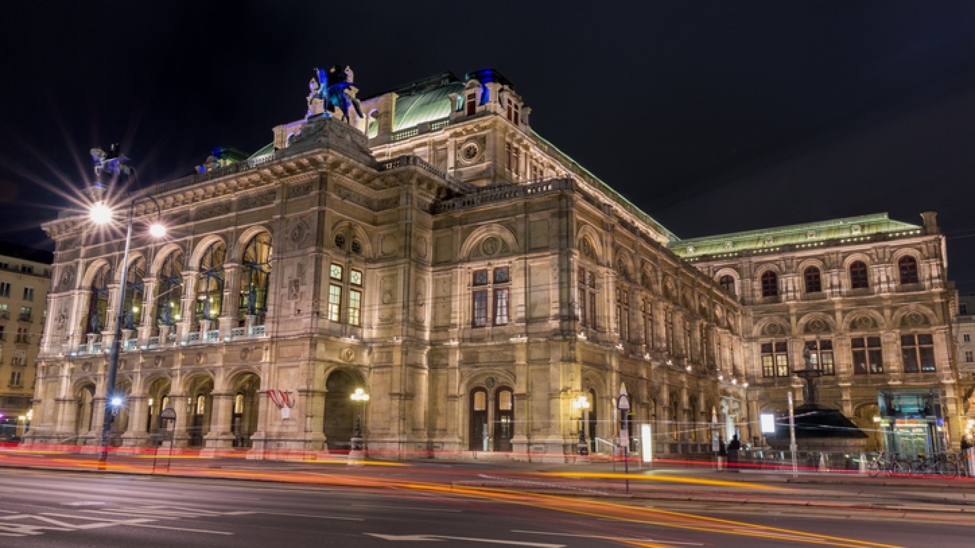 A spring evening near the Opera House